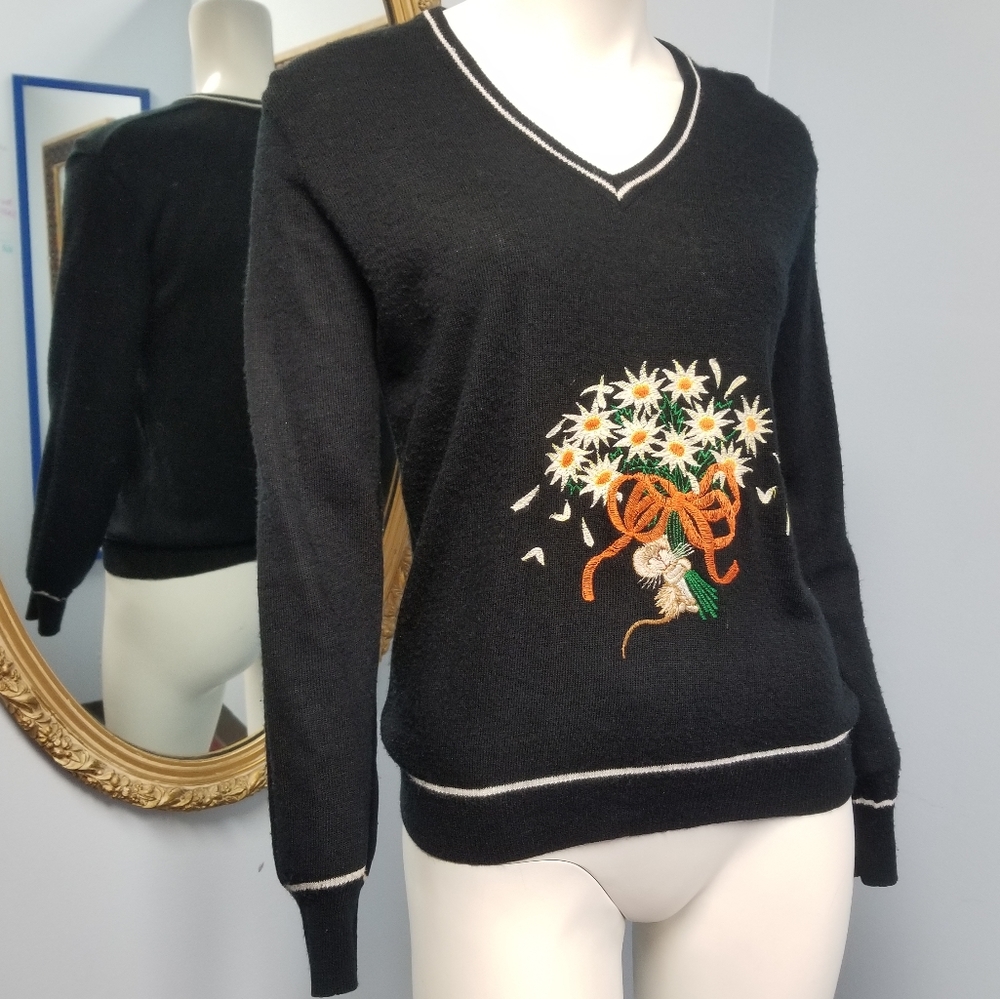 Vintage Mouse & Daisies embroidered v-neck sweater M vtg grunge 70s 80s